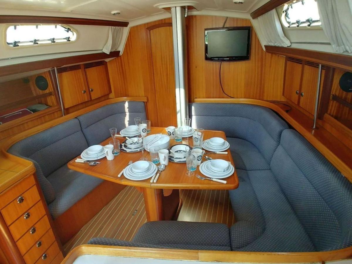 Be Local - Sleep Aboard A Sailing Boat In Apartment Lissabon