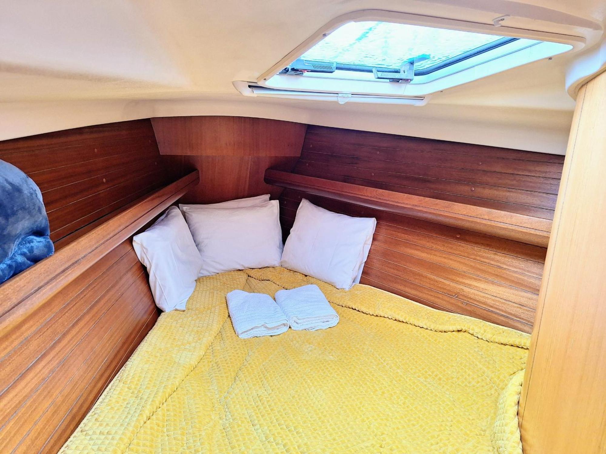 Be Local - Sleep Aboard A Sailing Boat In Apartment Lissabon